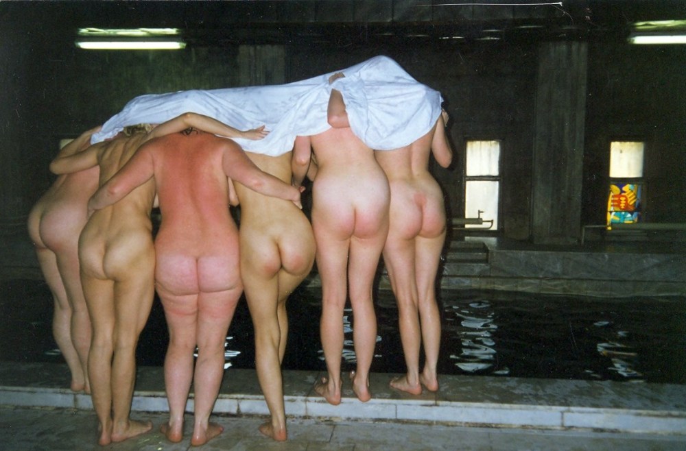 Попки крупным планом пляж