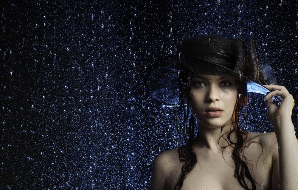 Девушка под дождем