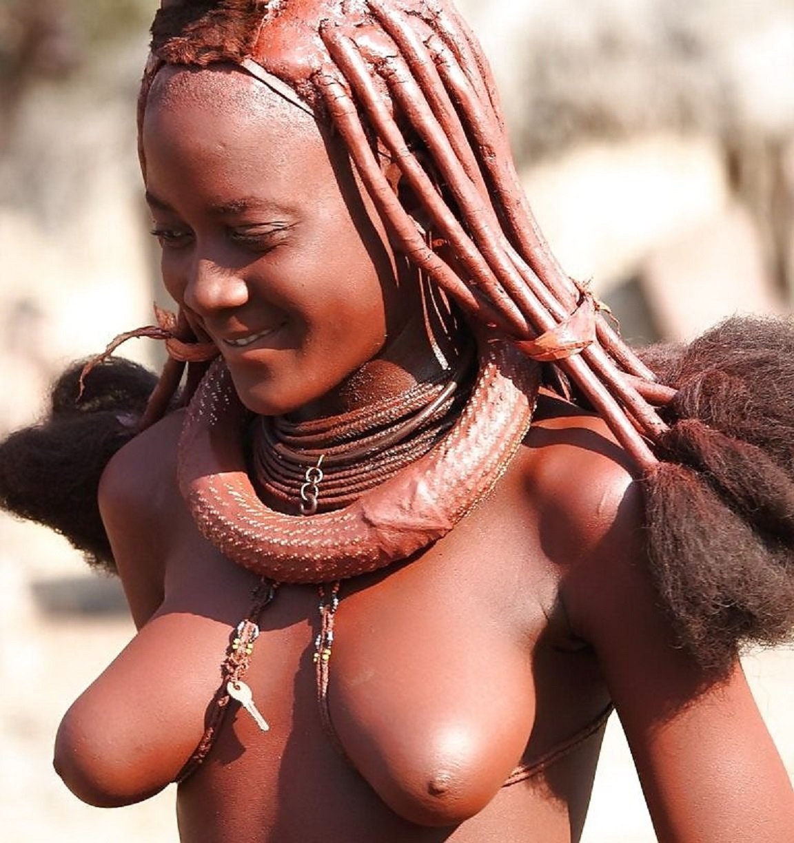 Племя Химба в Намибии голые женщины.