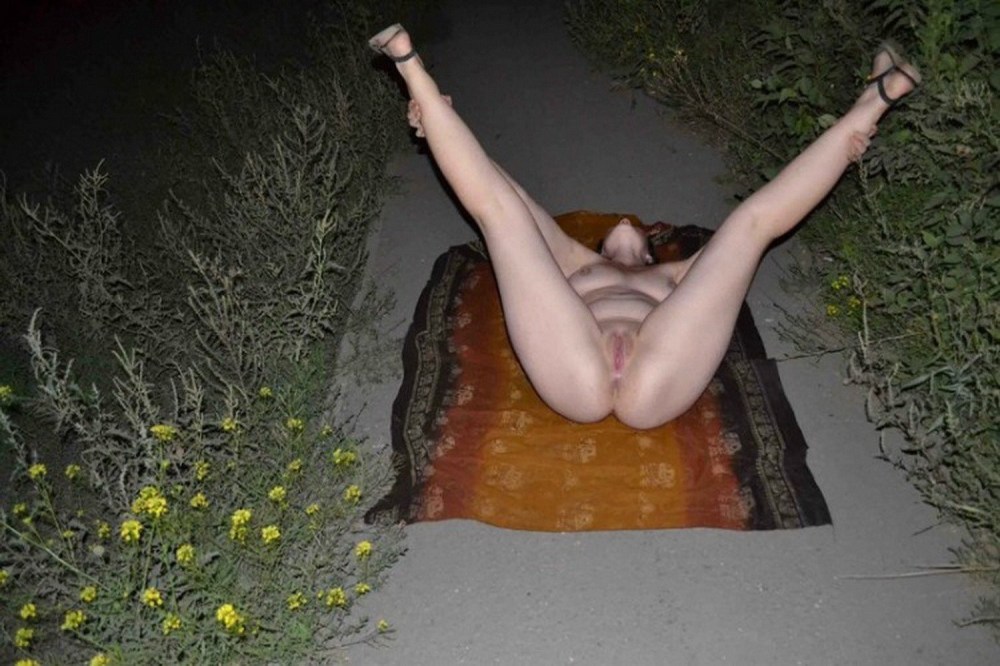 Голые пьяные бабы на кухне