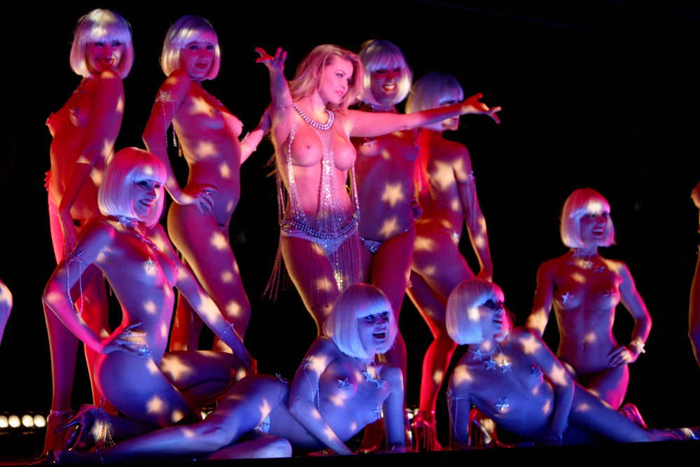Эротическое шоу кабаре Crazy Horse