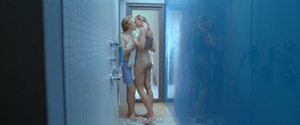 Синневе Макоди Лунд nude