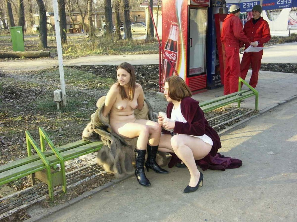 Голые женщины мужчины на публике