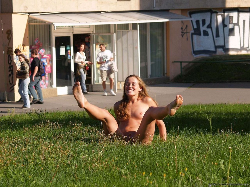 Голые бабы в общественных местах