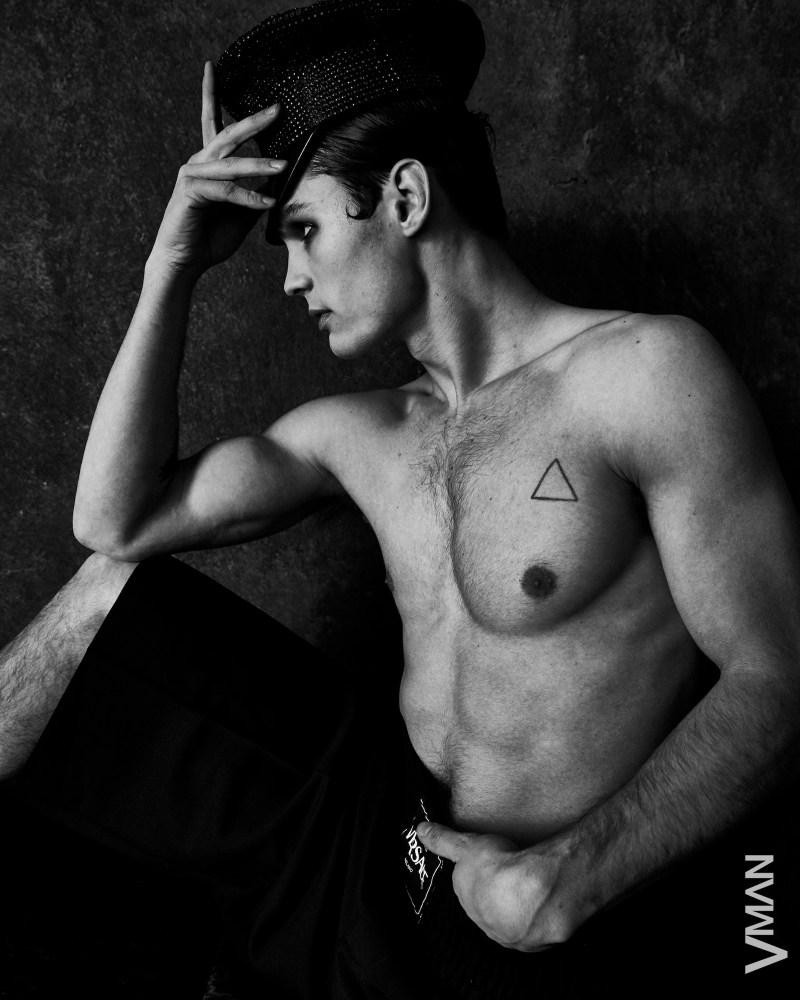 Brandon Flynn голый