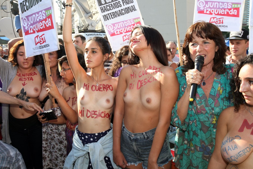 Активистки движения Femen