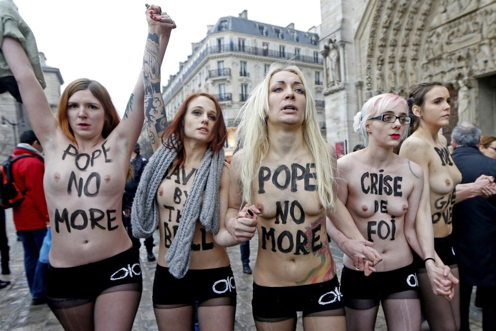 Французские активистки Femen