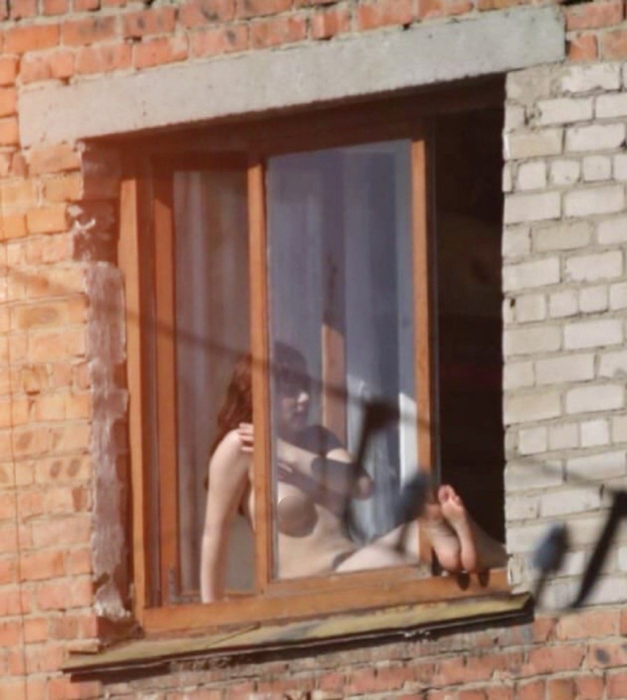 Подсматривание в окна ню