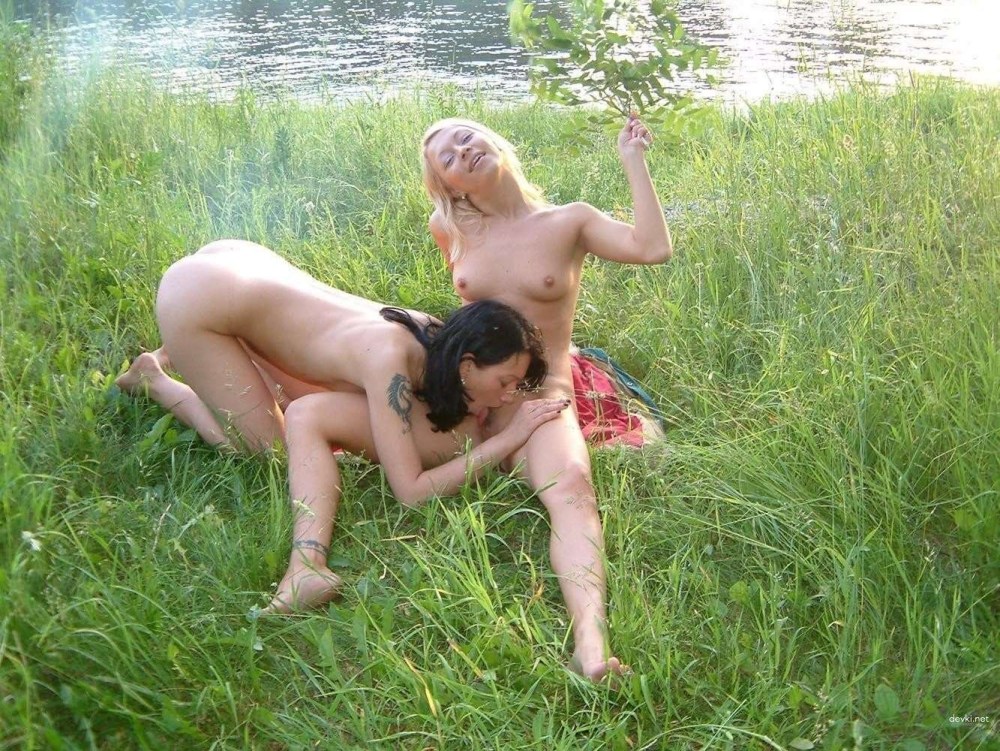 Ебля зрелых баб на природе