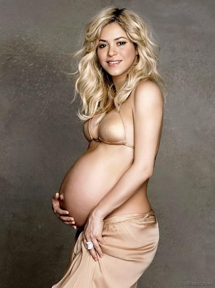 Shakira +18