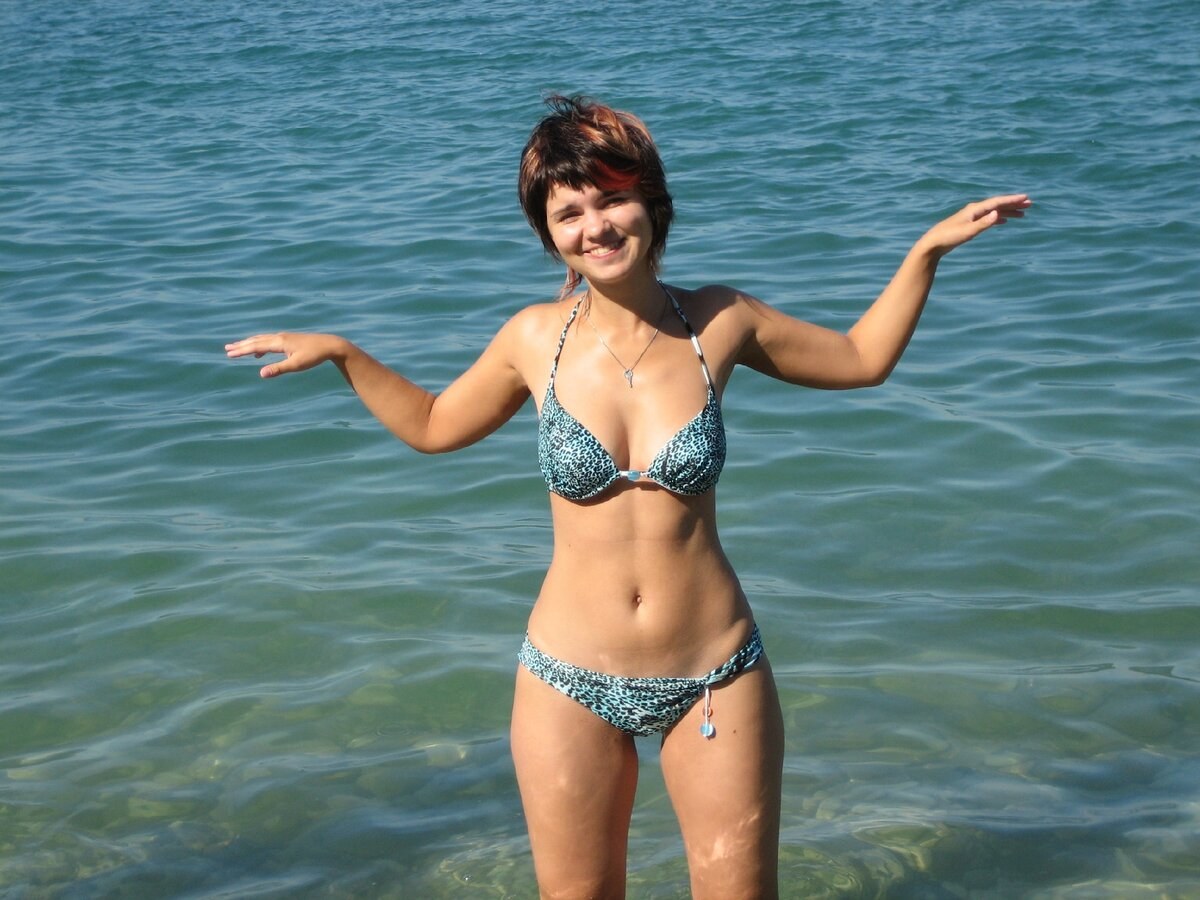 Виктория тарасова в купальнике на пляже