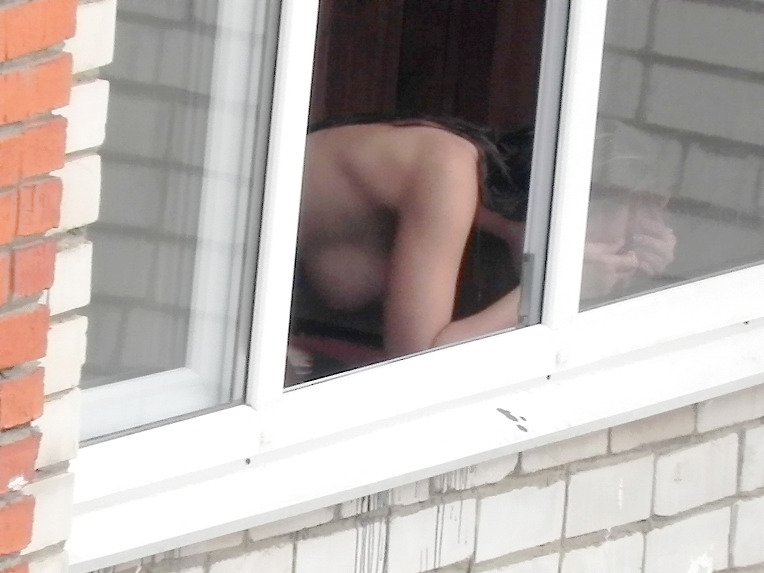 подглядывать в окна за голыми девками фото 12