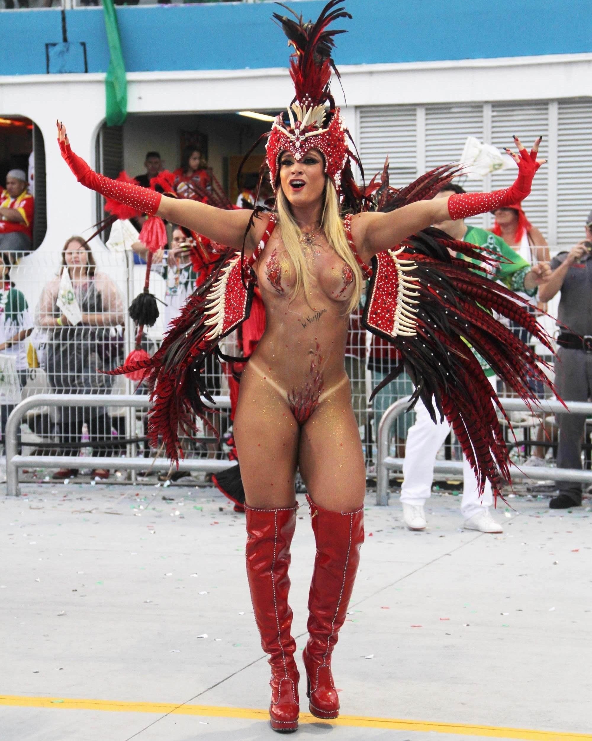 фото голая карнавал в бразилия фото 25