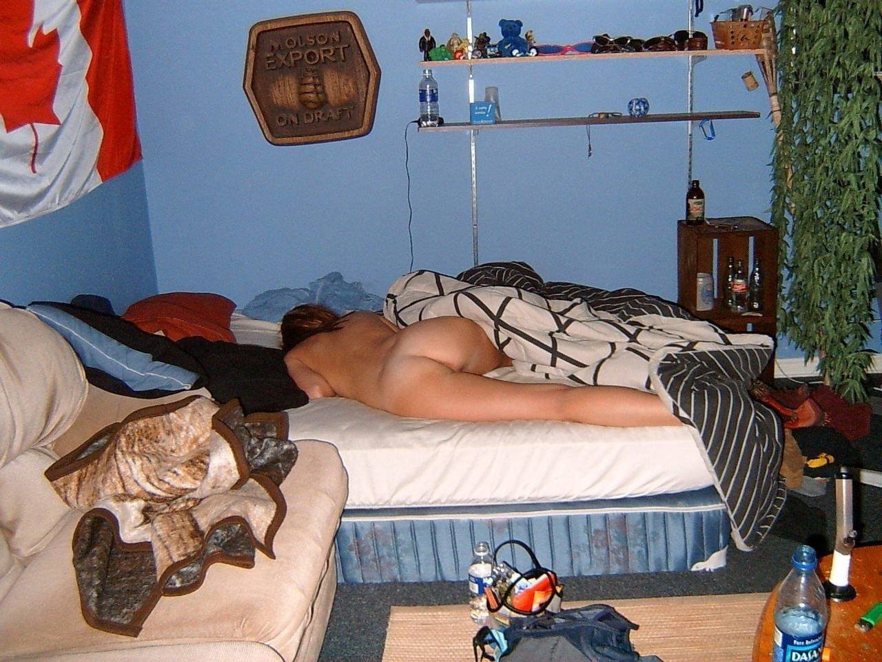 подглядывающий за спящими голыми женщинами фото 68