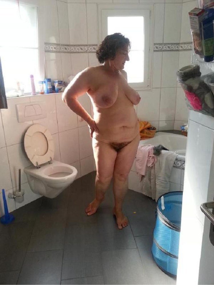 Голые женщины в примерочных