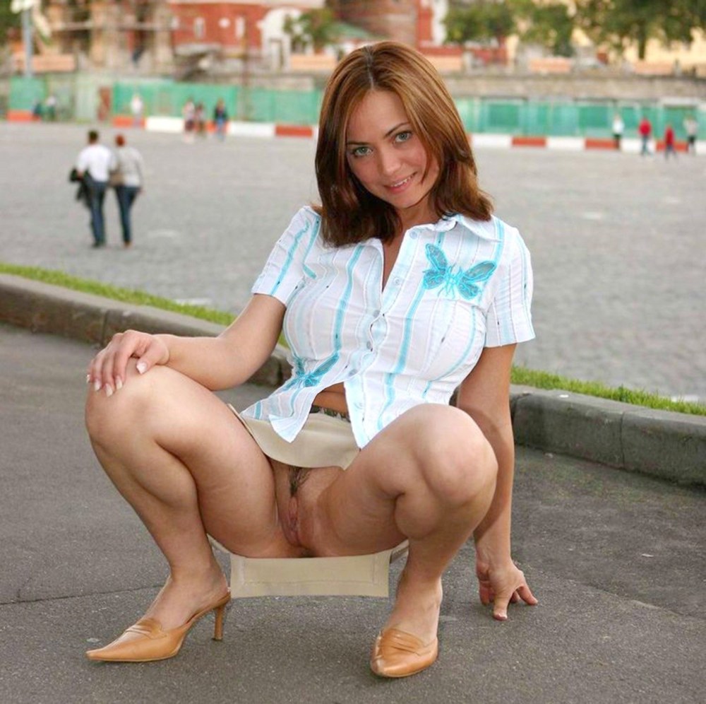 Зрелые бабы на корточках