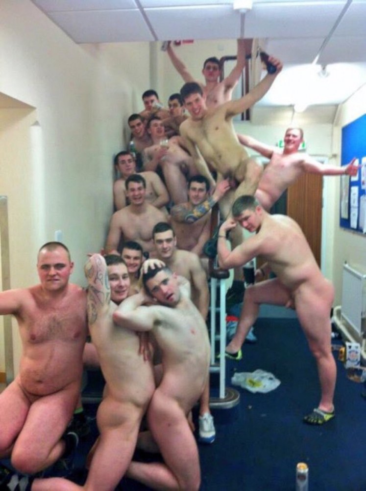 голые мужчины в бане скрытая камера