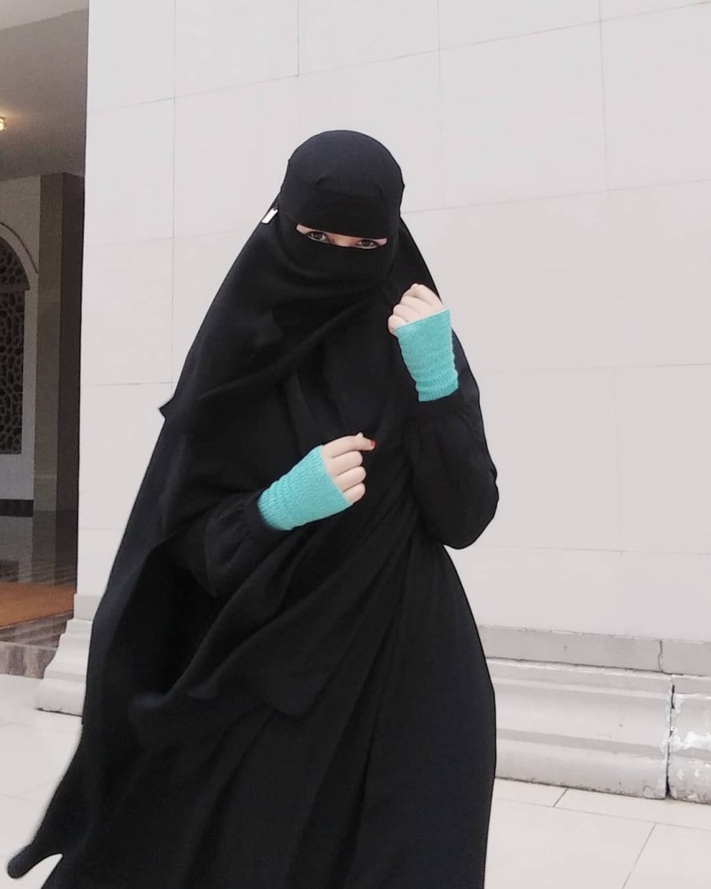 Hijab hotwife