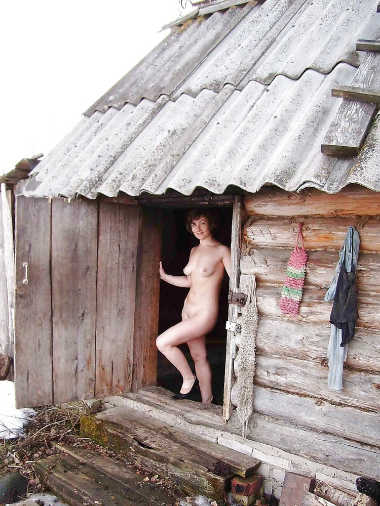 Голые женщины в деревенской бане