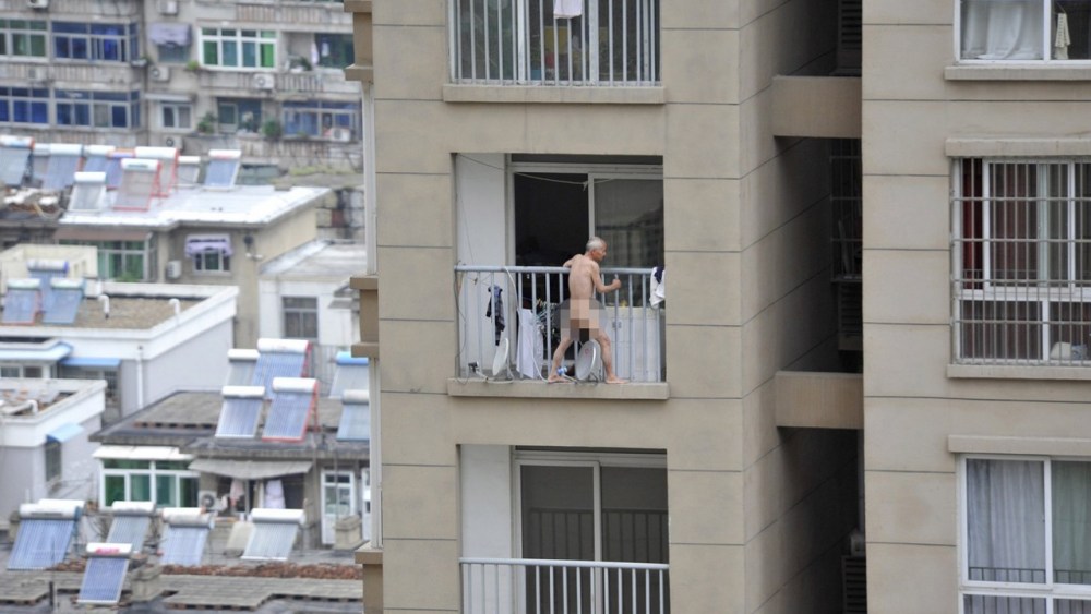 Жена отсосала на балконе