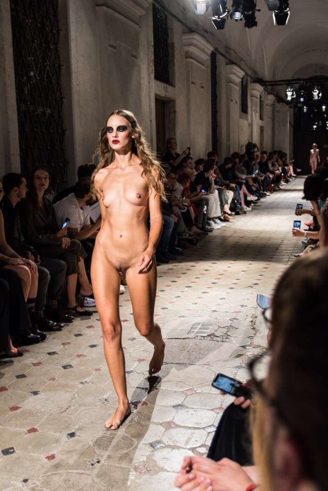 Чарли Ле Минду Charlie le naked