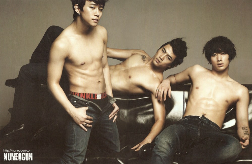 2pm без футболки