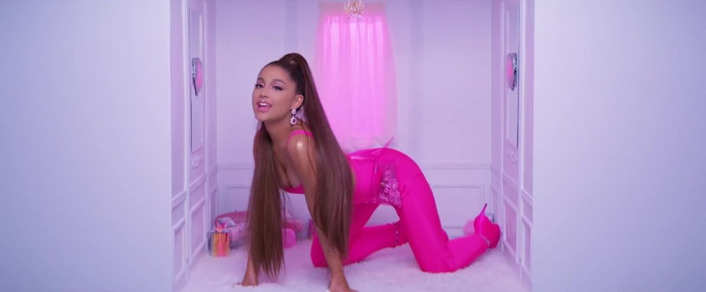 Ariana grande горячие