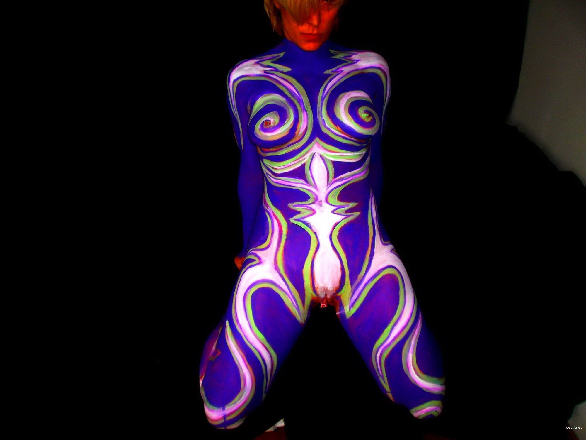 Body paint bdsm