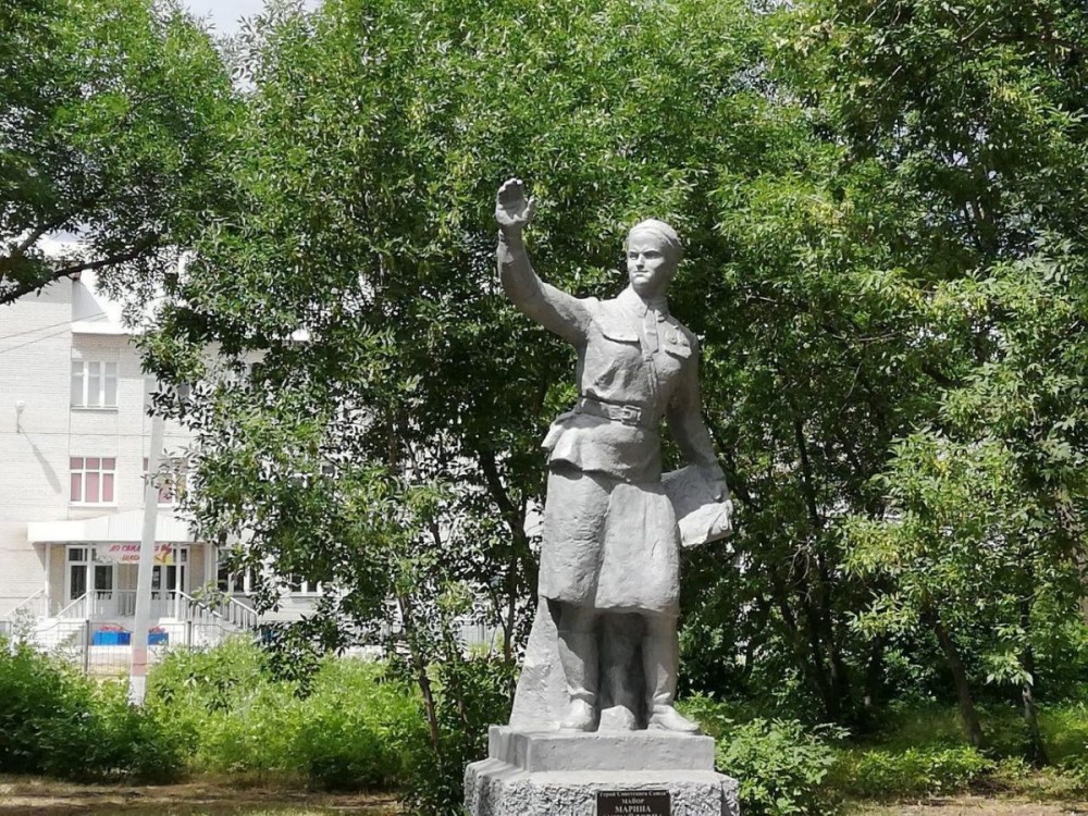 Памятник Марине Расковой