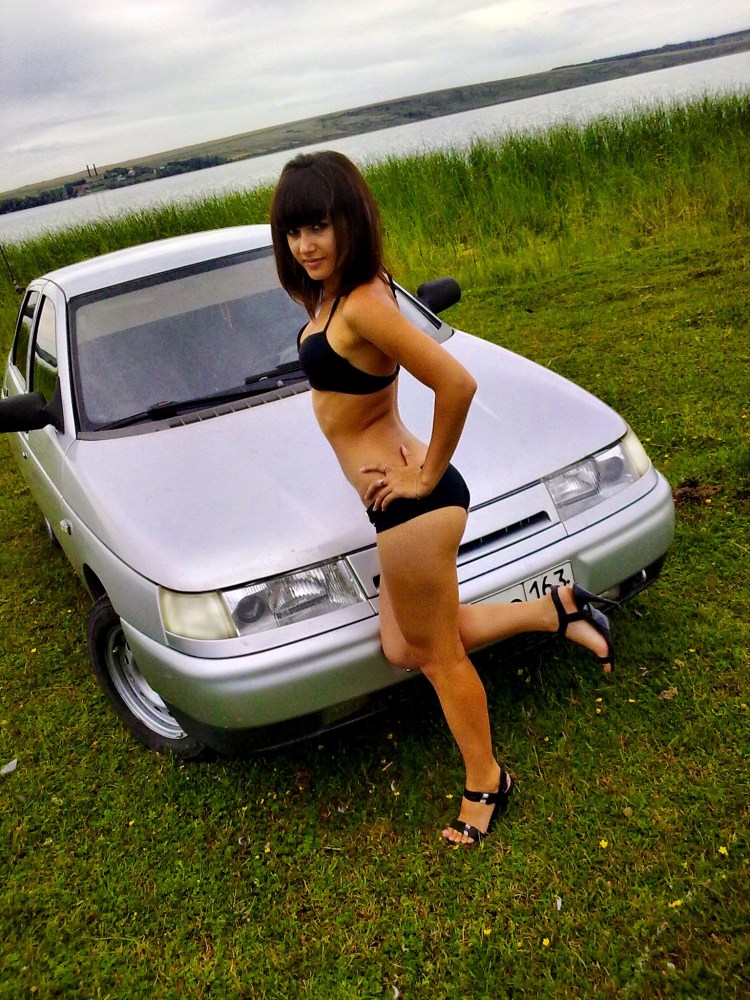 Девушка в машине