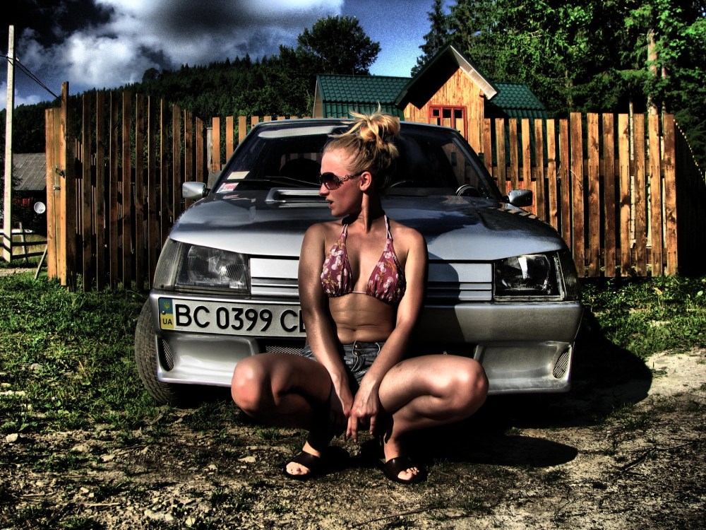 ЗАЗ Таврия и девушки