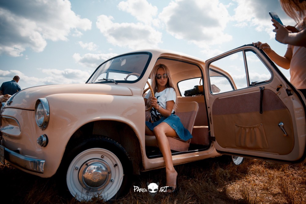 ЗАЗ 965 И девушки