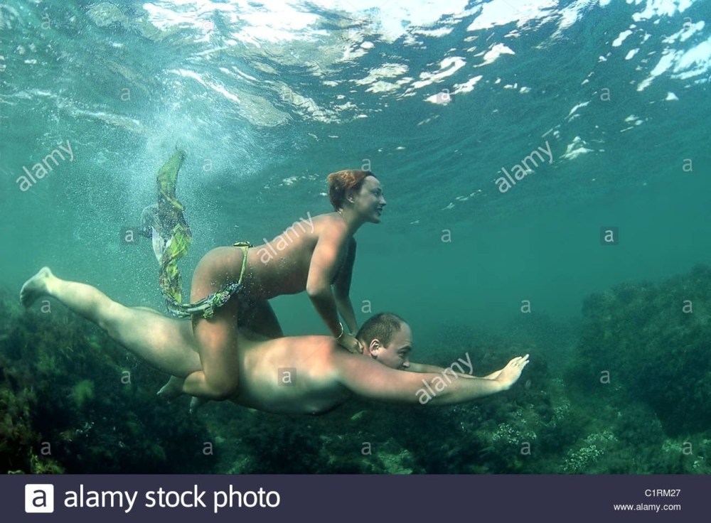 Голые девчонки под водой