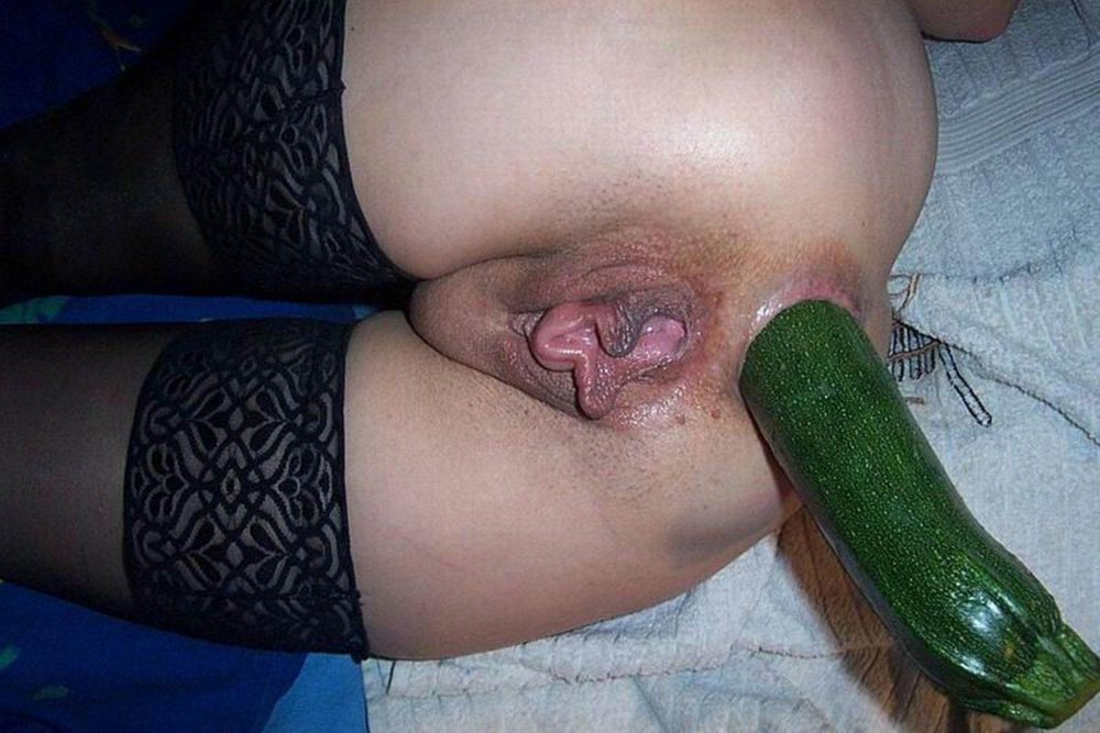Mad girl takes a huge Aubergine in her ass