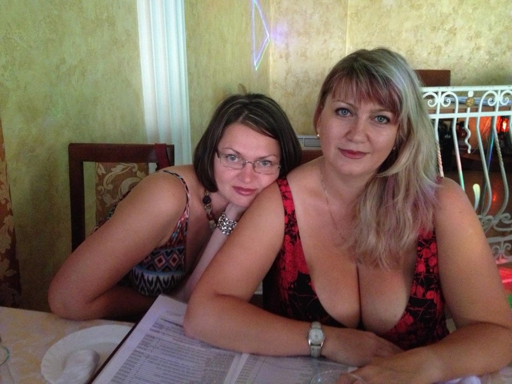 Две взрослые русские женщины