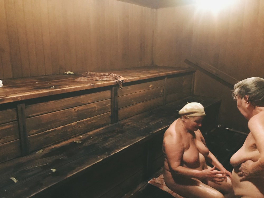 Голые девки в бане частное
