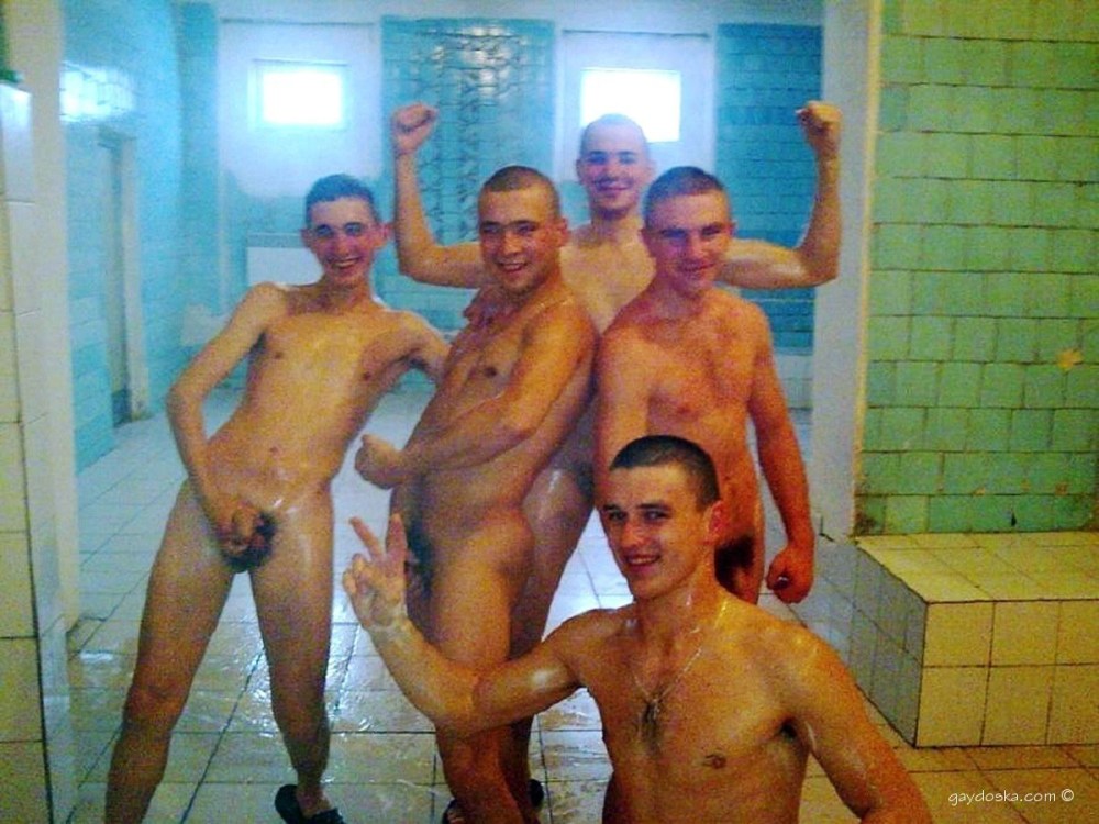 Русские парни в бане без трусов