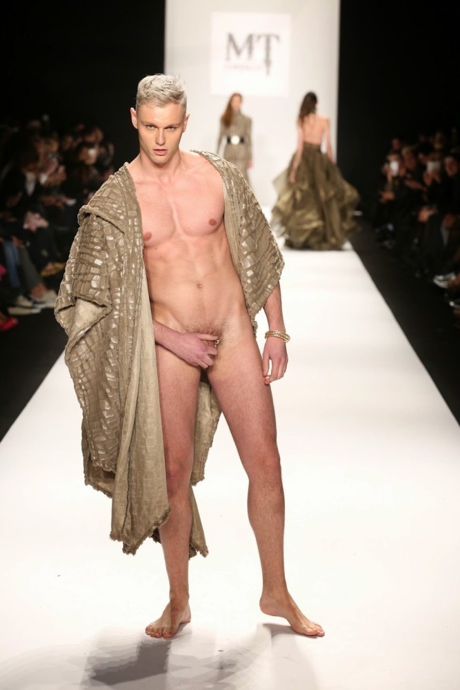 Чарли Ле Минду Charlie le naked