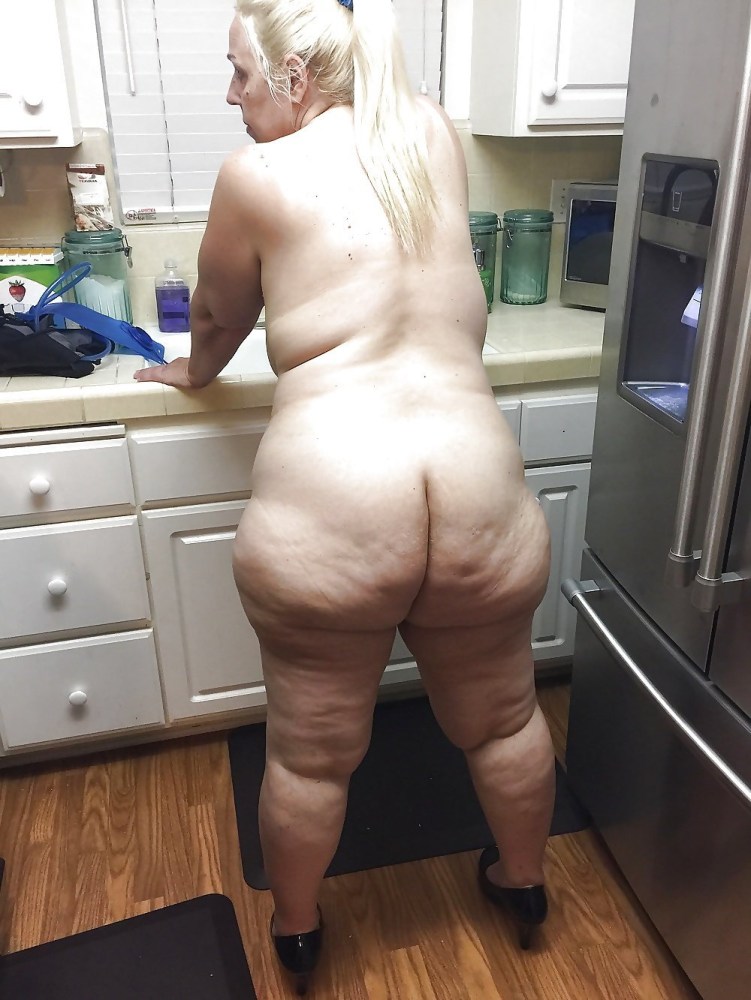 Голые целюлитные женщины