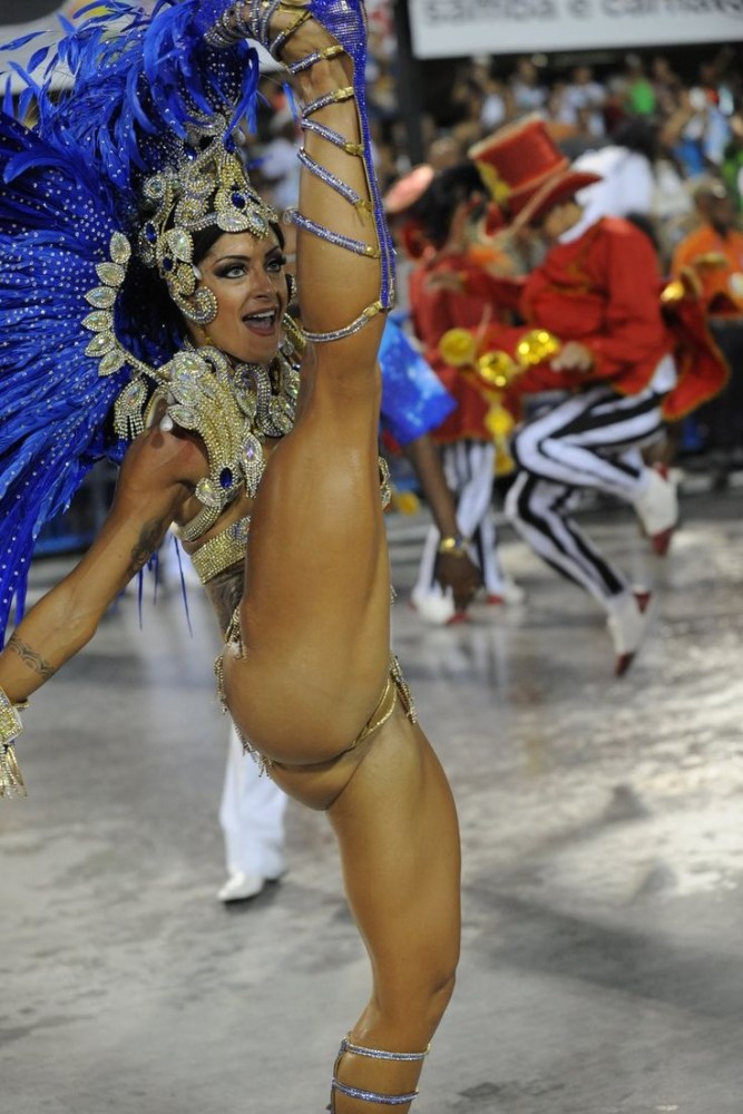 Naked Вивиана Кастро. Карнавал