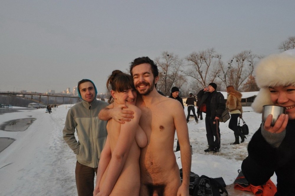 Купание в проруби голые парни