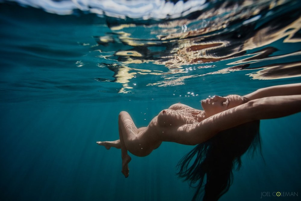 Голая фотосессия под водой