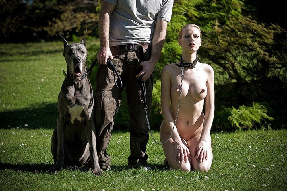 Bdsm рабыня на поводке собака