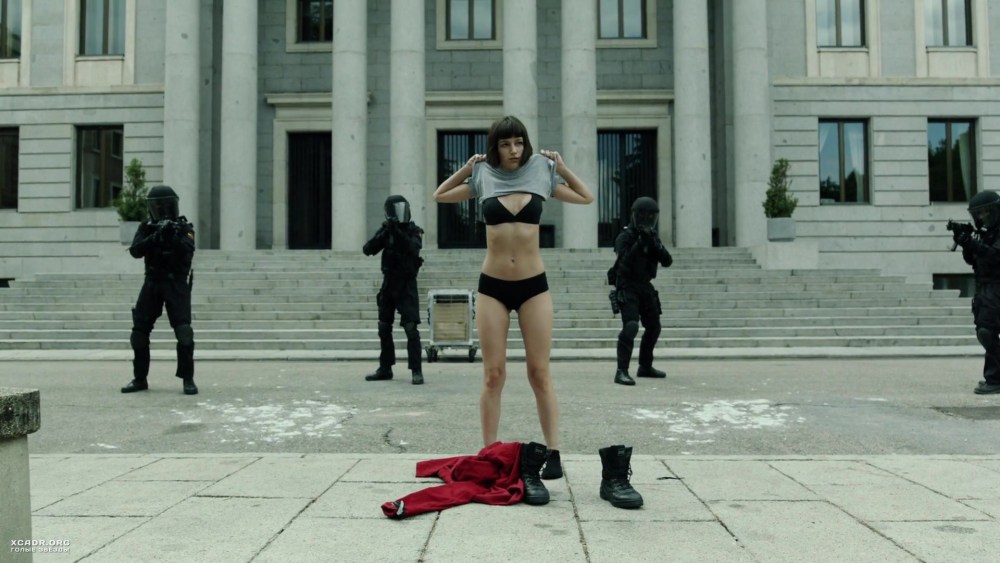 Урсула Корберо Токио hot