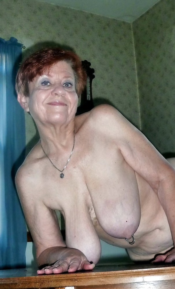 Голые женщины с отвисшей грудью