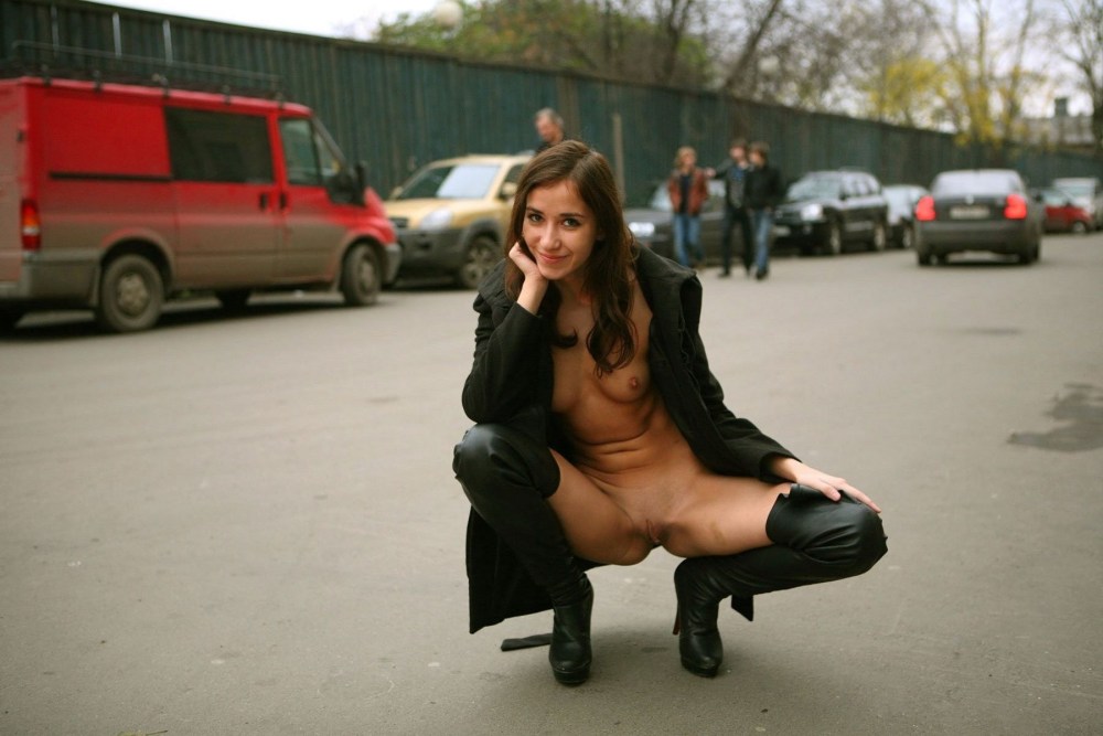 Эксгибиционистка Оксана
